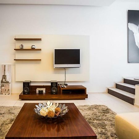 Above The Historical Roofs Apartment บราติสลาวา ภายนอก รูปภาพ