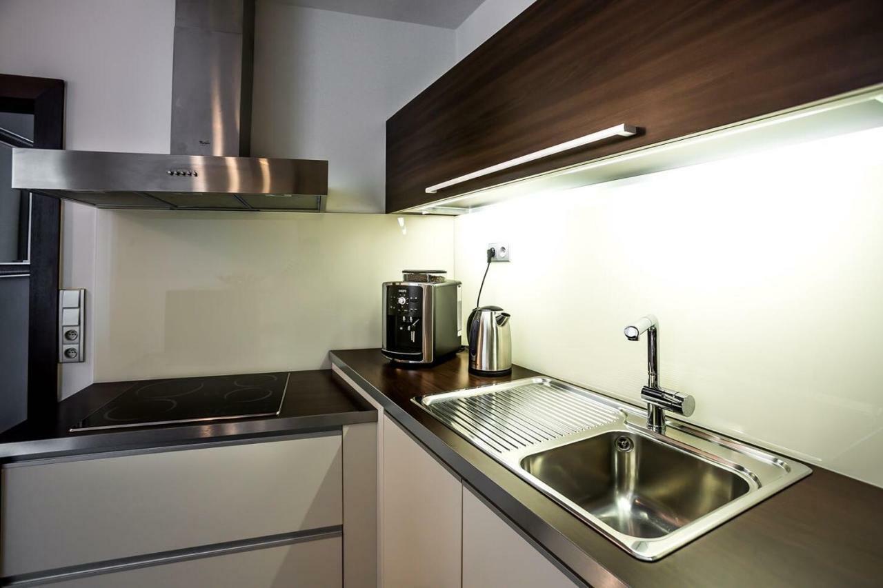 Above The Historical Roofs Apartment บราติสลาวา ภายนอก รูปภาพ